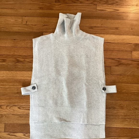 Banana Republic Gray Sleeveless Turtleneck Sweater Vest, NWOT - Picture 1 of 6